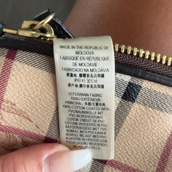 AUTHENTIC BURBERRY POUCH - Picture 6 of 7